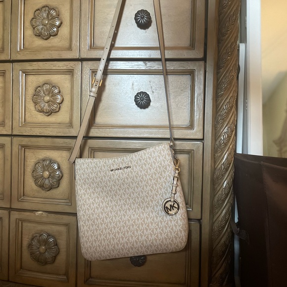 Michael Kors Jet Set Travel in Camel - Picture 5 of 7